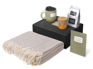 Подарочный набор Re:y. Nest с пледом, кружкой и вареньем (оливковый)