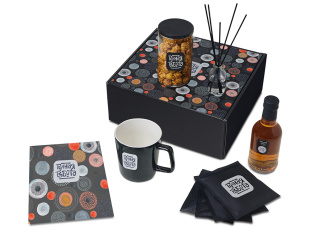 Подарочный набор Re:y. Treat с кружкой, сиропом и попкорном (черный)